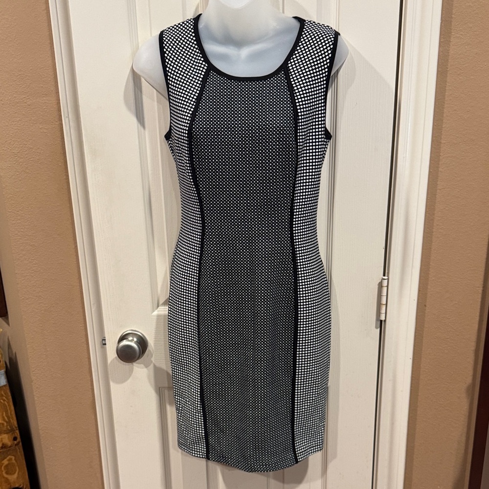 NWT -Bailey 44 Sleeveless Black and White Patterned Dress. Sz Medium